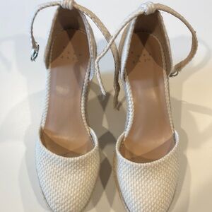 Elegant Cream Espadrilles with Textured Upper and Ankle Strap